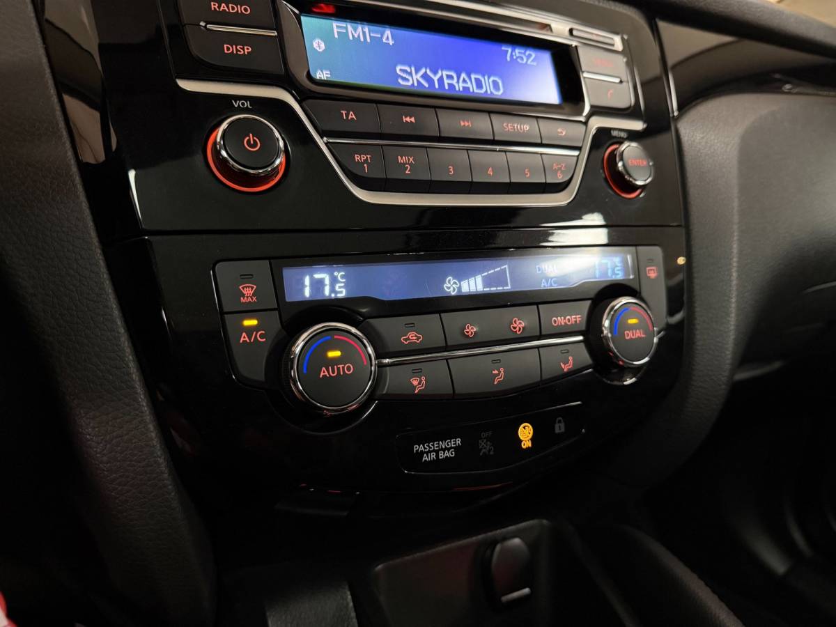Nissan QASHQAI Nissan Qashqai 1.2 Acenta *2de Eigenaar* Trekhaak|Panodak|Cruise|NAP
