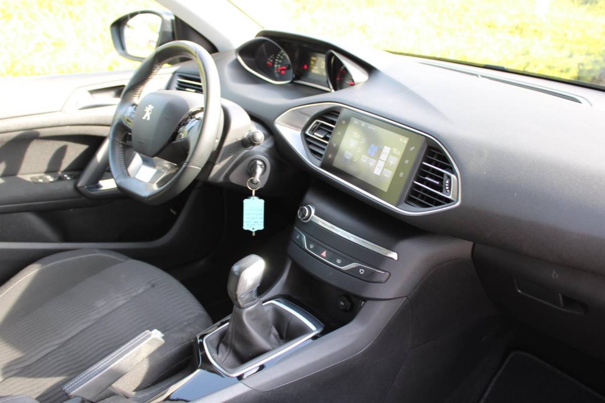 Peugeot 308 Peugeot 308 1.2 PureTech 5-DEURS ACTIVE-uitv|CLIMA AIRCO|CRUISE CONTROL|NAVIGATIE|ISOFIX|BLUETOOTH|nweAPK+OH.BEURT+DISTRIBUTIERIEM