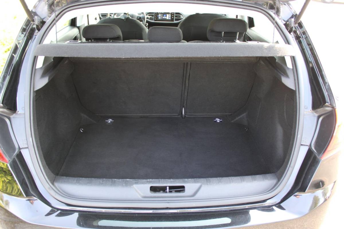Peugeot 308 Peugeot 308 1.2 PureTech 5-DEURS ACTIVE-uitv|CLIMA AIRCO|CRUISE CONTROL|NAVIGATIE|ISOFIX|BLUETOOTH|nweAPK+OH.BEURT+DISTRIBUTIERIEM