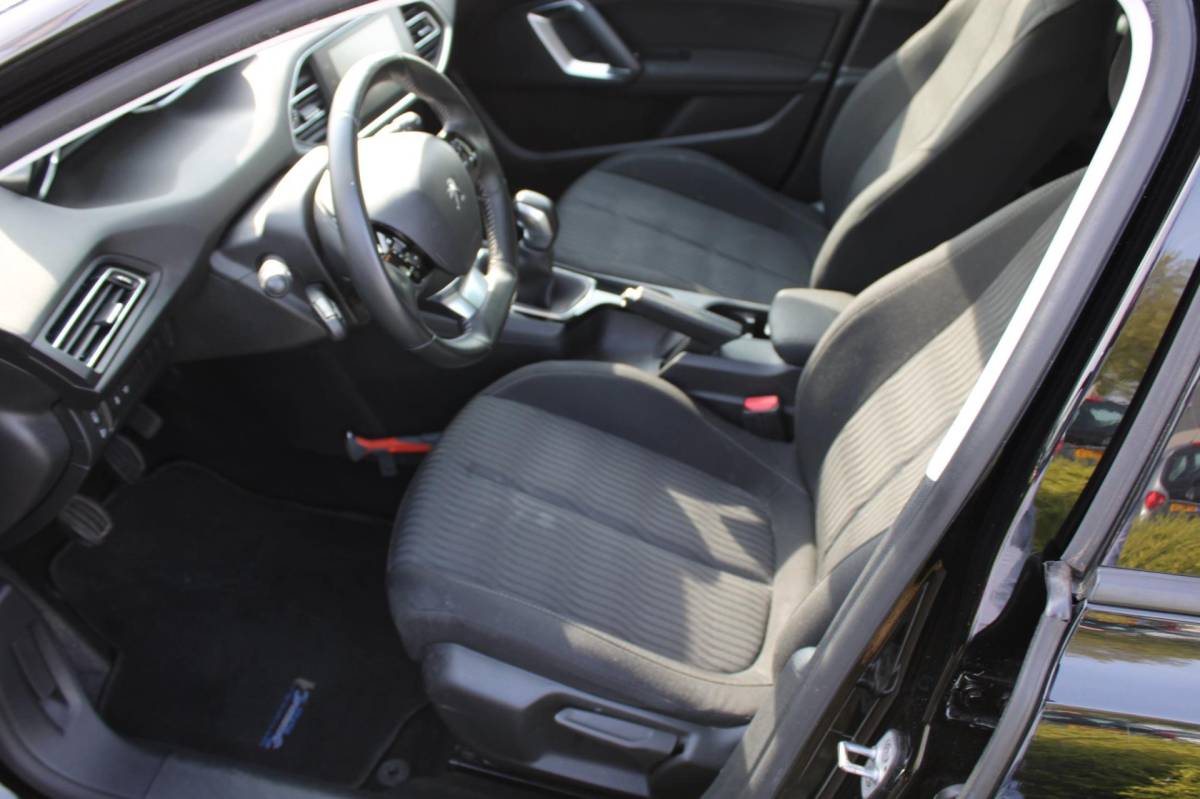 Peugeot 308 Peugeot 308 1.2 PureTech 5-DEURS ACTIVE-uitv|CLIMA AIRCO|CRUISE CONTROL|NAVIGATIE|ISOFIX|BLUETOOTH|nweAPK+OH.BEURT+DISTRIBUTIERIEM