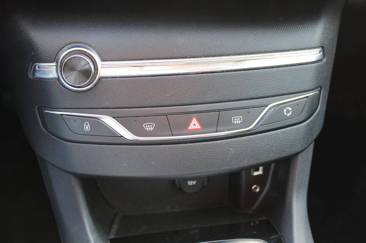 Peugeot 308 Peugeot 308 1.2 PureTech 5-DEURS ACTIVE-uitv|CLIMA AIRCO|CRUISE CONTROL|NAVIGATIE|ISOFIX|BLUETOOTH|nweAPK+OH.BEURT+DISTRIBUTIERIEM