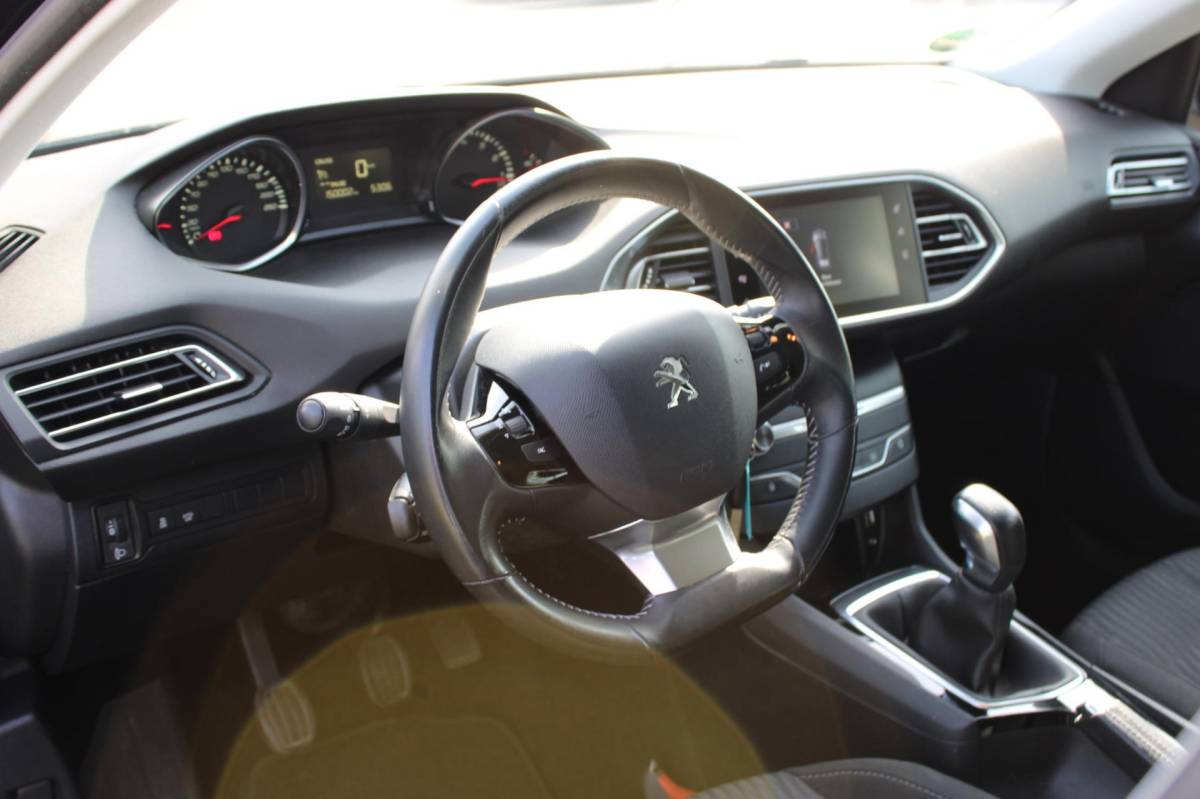 Peugeot 308 Peugeot 308 1.2 PureTech 5-DEURS ACTIVE-uitv|CLIMA AIRCO|CRUISE CONTROL|NAVIGATIE|ISOFIX|BLUETOOTH|nweAPK+OH.BEURT+DISTRIBUTIERIEM