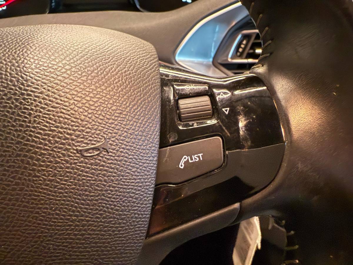 Peugeot 308 Peugeot 308 1.2 PureTech ACTIVE-uitv|CLIMA AIRCO|CRUISE CONTROL|ISOFIX|NAVIGATIE|LM-VELG|TREKHAAK|nweAPK+OH.+nwe DISTRIBUTIERIEM!!