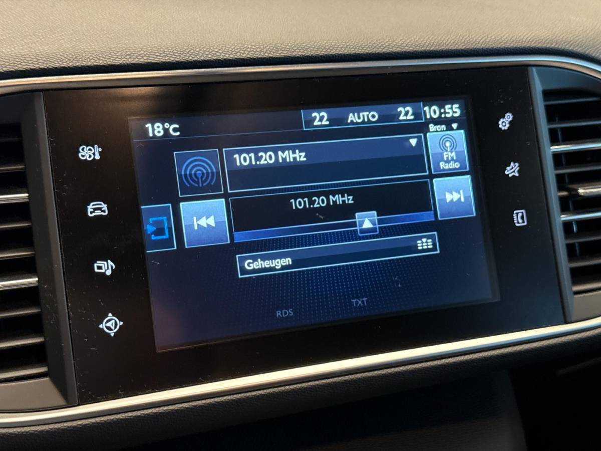 Peugeot 308 Peugeot 308 1.2 PureTech ACTIVE-uitv|CLIMA AIRCO|CRUISE CONTROL|ISOFIX|NAVIGATIE|LM-VELG|TREKHAAK|nweAPK+OH.+nwe DISTRIBUTIERIEM!!