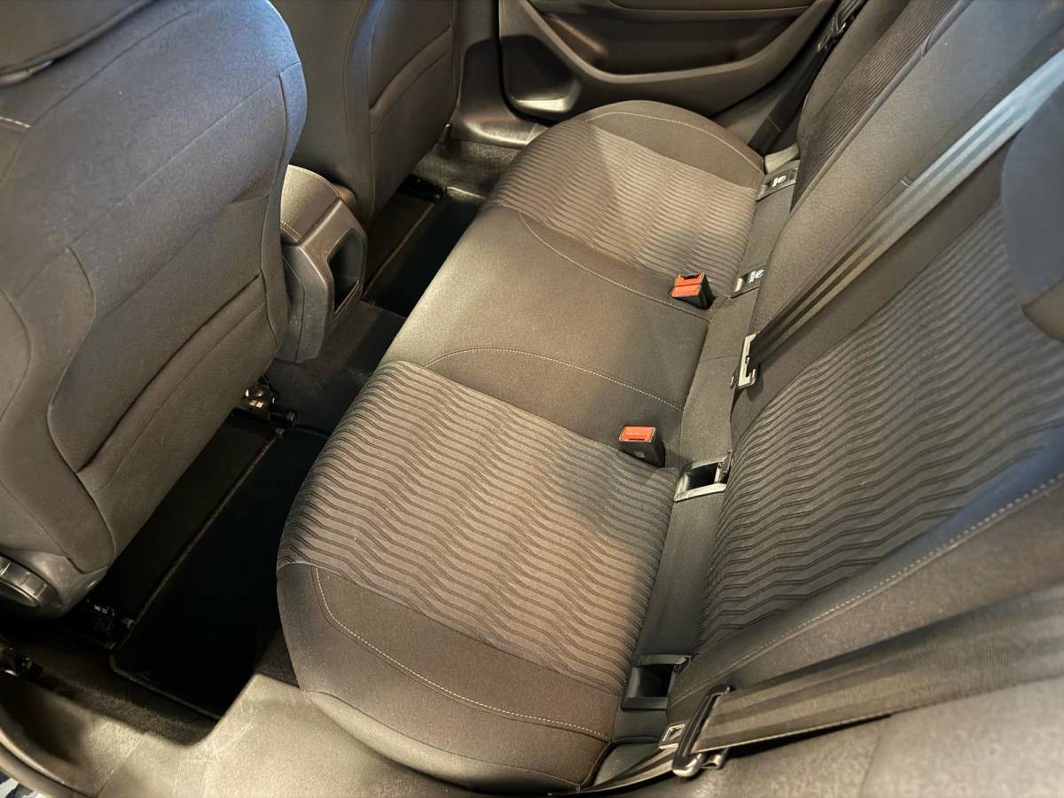 Peugeot 308 Peugeot 308 1.2 PureTech ACTIVE-uitv|CLIMA AIRCO|CRUISE CONTROL|ISOFIX|NAVIGATIE|LM-VELG|TREKHAAK|nweAPK+OH.+nwe DISTRIBUTIERIEM!!