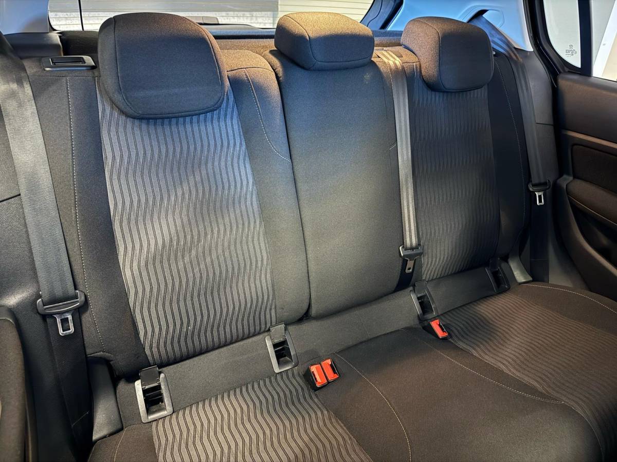 Peugeot 308 Peugeot 308 1.2 PureTech ACTIVE-uitv|CLIMA AIRCO|CRUISE CONTROL|ISOFIX|NAVIGATIE|LM-VELG|TREKHAAK|nweAPK+OH.+nwe DISTRIBUTIERIEM!!