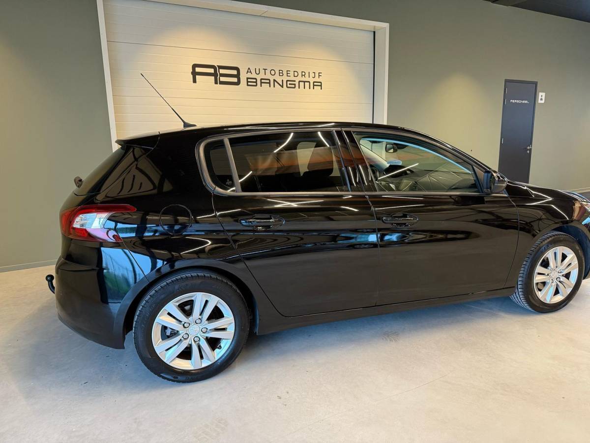 Peugeot 308 Peugeot 308 1.2 PureTech ACTIVE-uitv|CLIMA AIRCO|CRUISE CONTROL|ISOFIX|NAVIGATIE|LM-VELG|TREKHAAK|nweAPK+OH.+nwe DISTRIBUTIERIEM!!