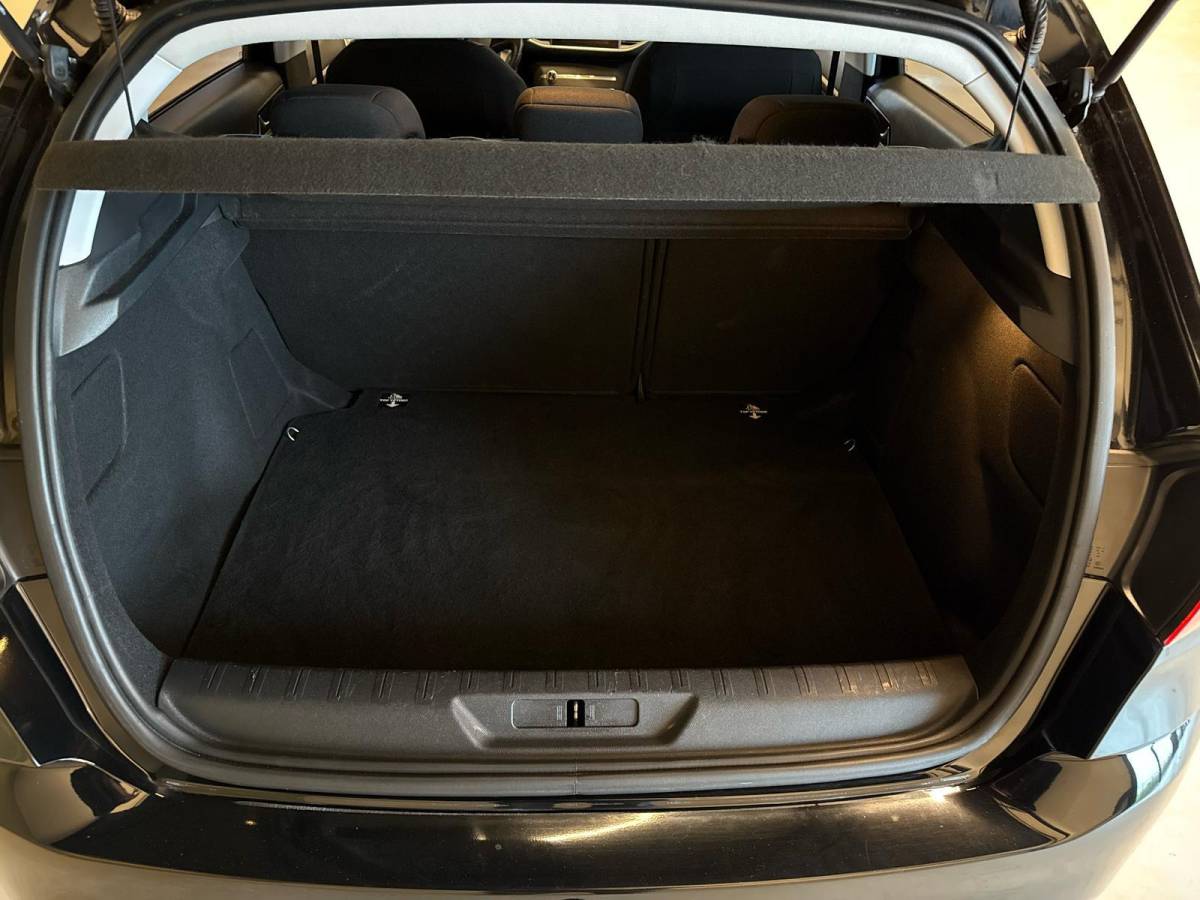 Peugeot 308 Peugeot 308 1.2 PureTech ACTIVE-uitv|CLIMA AIRCO|CRUISE CONTROL|ISOFIX|NAVIGATIE|LM-VELG|TREKHAAK|nweAPK+OH.+nwe DISTRIBUTIERIEM!!