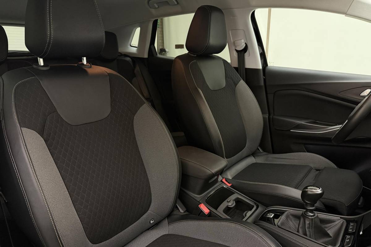 Opel Grandland X Opel Grandland X 1.2 Turbo 120 Jaar Edition | Apple Carplay/Android Auto | Cruise Control | Lichtmetalen velgen 17” | Bluetooth |