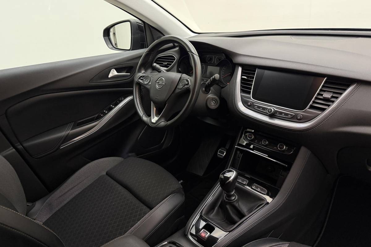 Opel Grandland X Opel Grandland X 1.2 Turbo 120 Jaar Edition | Apple Carplay/Android Auto | Cruise Control | Lichtmetalen velgen 17” | Bluetooth |