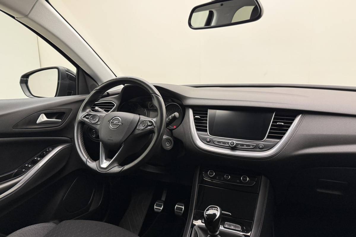 Opel Grandland X Opel Grandland X 1.2 Turbo 120 Jaar Edition | Apple Carplay/Android Auto | Cruise Control | Lichtmetalen velgen 17” | Bluetooth |