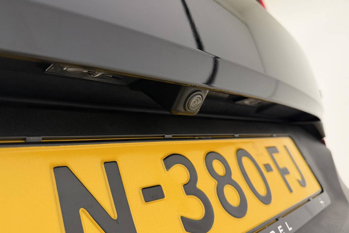Opel Grandland X Opel Grandland X 1.2 Turbo 120 Jaar Edition | Apple Carplay/Android Auto | Cruise Control | Lichtmetalen velgen 17” | Bluetooth |