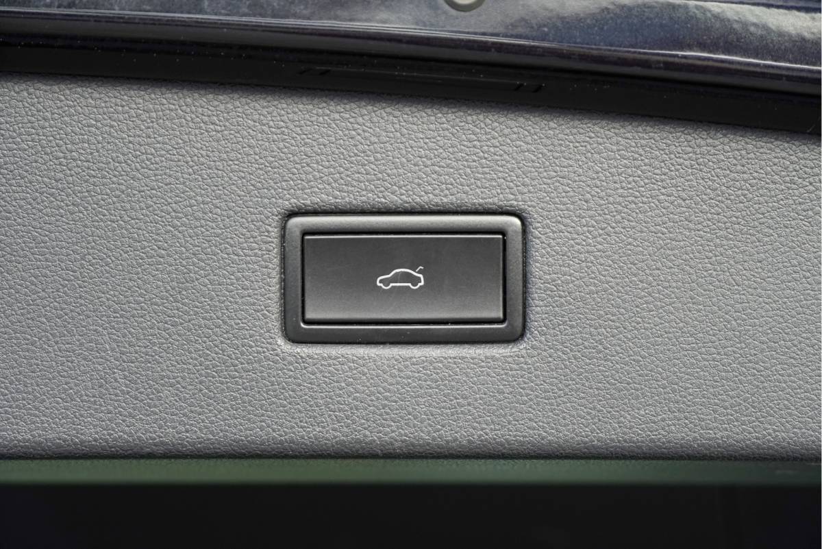 Volkswagen Tiguan Volkswagen Tiguan 1.5 TSI Comfortline Business BJ2019 Lmv 17″ | Led | Pdc | Navi | Elek. achterklep | App-Connect | Climate control | Cruise control | Verwarmde voorstoelen | Extra getint glas