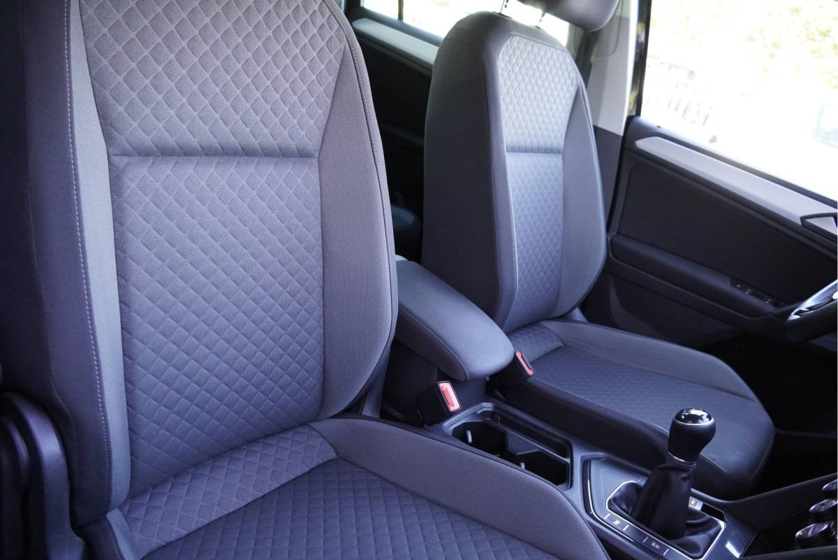 Volkswagen Tiguan Volkswagen Tiguan 1.5 TSI Comfortline Business BJ2019 Lmv 17″ | Led | Pdc | Navi | Elek. achterklep | App-Connect | Climate control | Cruise control | Verwarmde voorstoelen | Extra getint glas