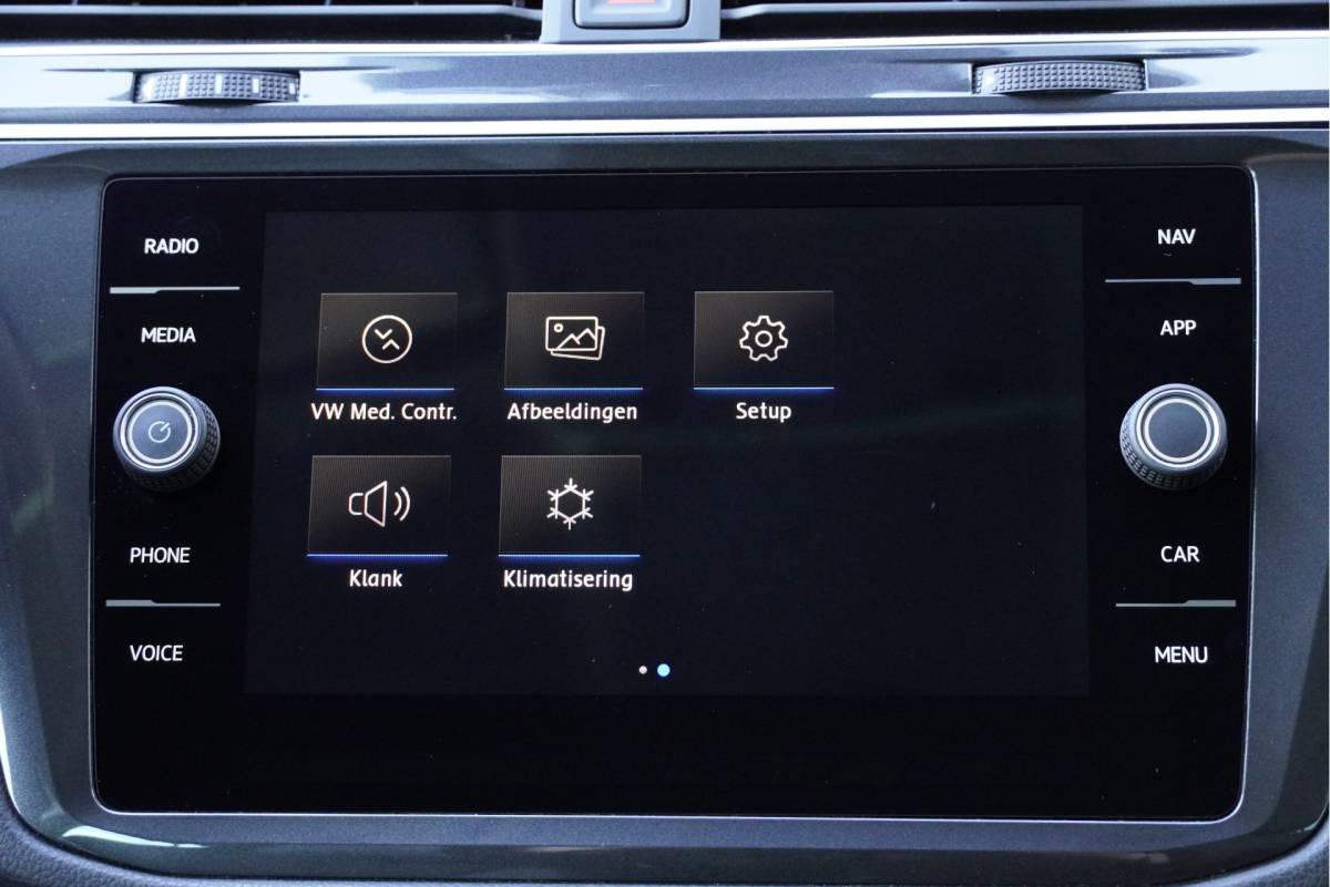 Volkswagen Tiguan Volkswagen Tiguan 1.5 TSI Comfortline Business BJ2019 Lmv 17″ | Led | Pdc | Navi | Elek. achterklep | App-Connect | Climate control | Cruise control | Verwarmde voorstoelen | Extra getint glas