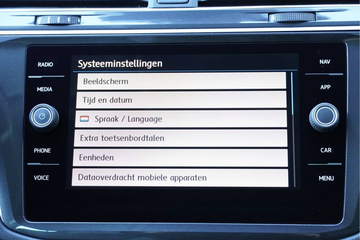 Volkswagen Tiguan Volkswagen Tiguan 1.5 TSI Comfortline Business BJ2019 Lmv 17″ | Led | Pdc | Navi | Elek. achterklep | App-Connect | Climate control | Cruise control | Verwarmde voorstoelen | Extra getint glas