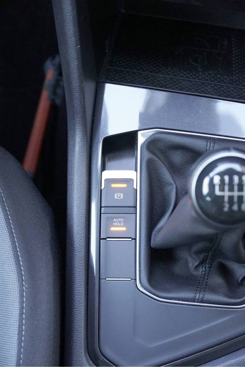 Volkswagen Tiguan Volkswagen Tiguan 1.5 TSI Comfortline Business BJ2019 Lmv 17″ | Led | Pdc | Navi | Elek. achterklep | App-Connect | Climate control | Cruise control | Verwarmde voorstoelen | Extra getint glas