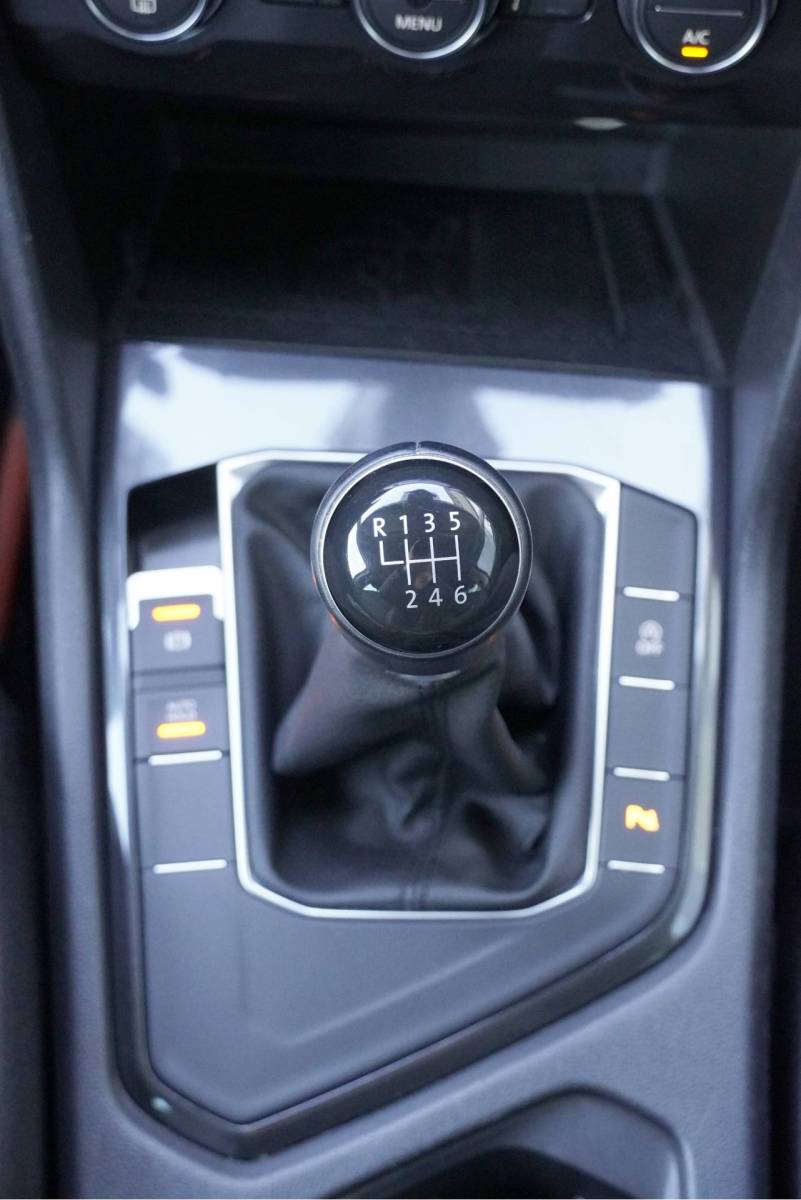 Volkswagen Tiguan Volkswagen Tiguan 1.5 TSI Comfortline Business BJ2019 Lmv 17″ | Led | Pdc | Navi | Elek. achterklep | App-Connect | Climate control | Cruise control | Verwarmde voorstoelen | Extra getint glas