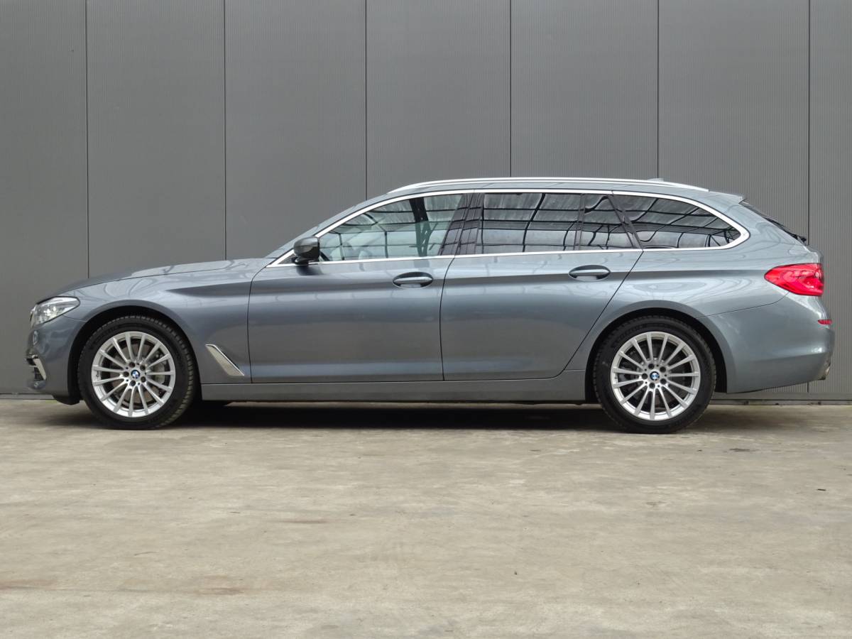 BMW 5 Serie BMW 5-serie Touring 530i High Executive * LED * GR NAVI * LEER !!