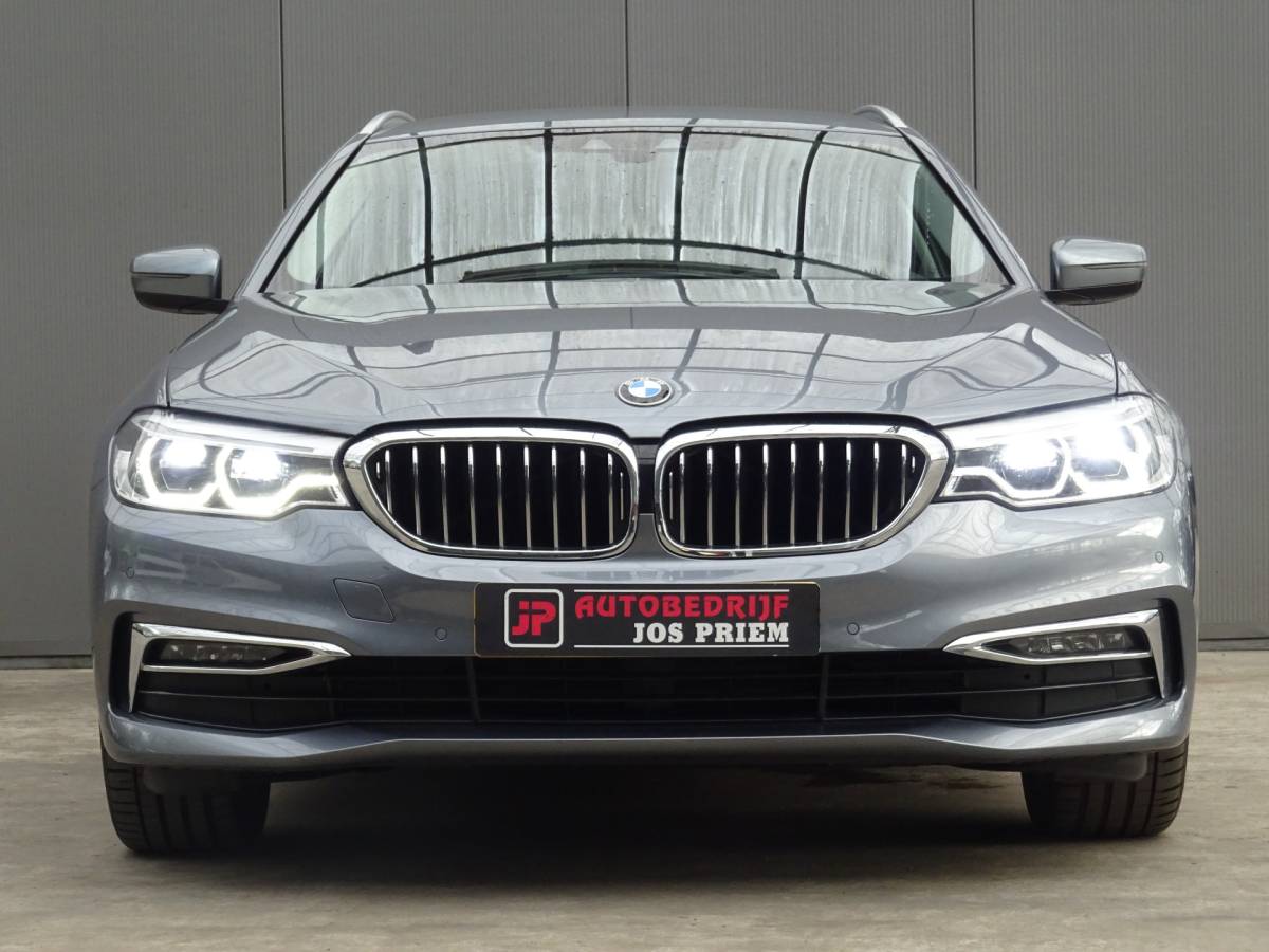 BMW 5 Serie BMW 5-serie Touring 530i High Executive * LED * GR NAVI * LEER !!