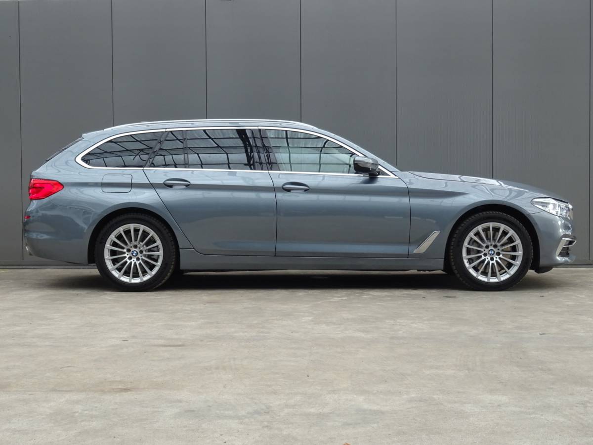 BMW 5 Serie BMW 5-serie Touring 530i High Executive * LED * GR NAVI * LEER !!