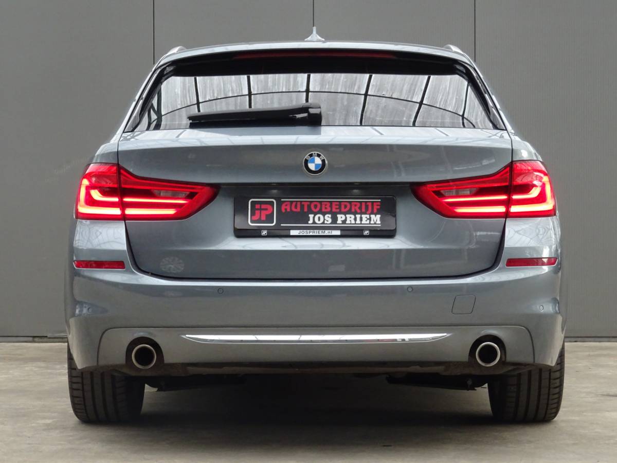 BMW 5 Serie BMW 5-serie Touring 530i High Executive * LED * GR NAVI * LEER !!