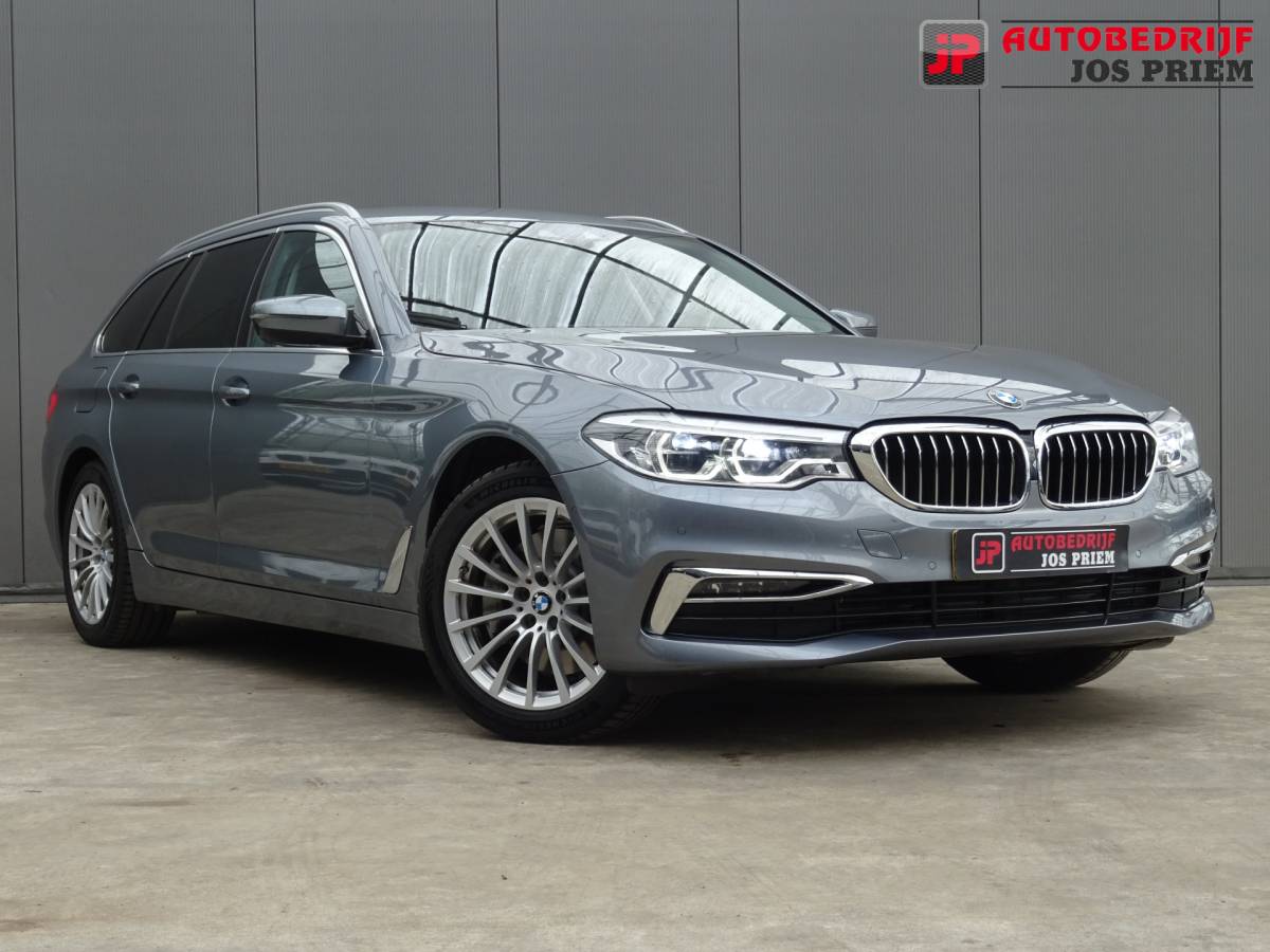 BMW 5 Serie BMW 5-serie Touring 530i High Executive * LED * GR NAVI * LEER !!