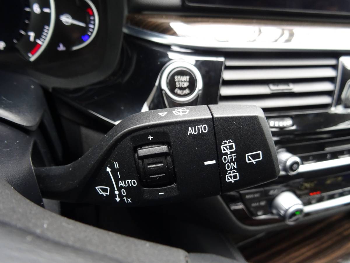 BMW 5 Serie BMW 5-serie Touring 530i High Executive * LED * GR NAVI * LEER !!