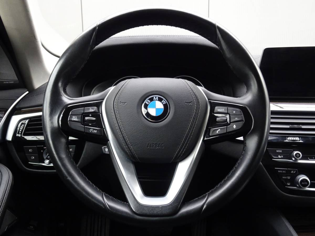 BMW 5 Serie BMW 5-serie Touring 530i High Executive * LED * GR NAVI * LEER !!