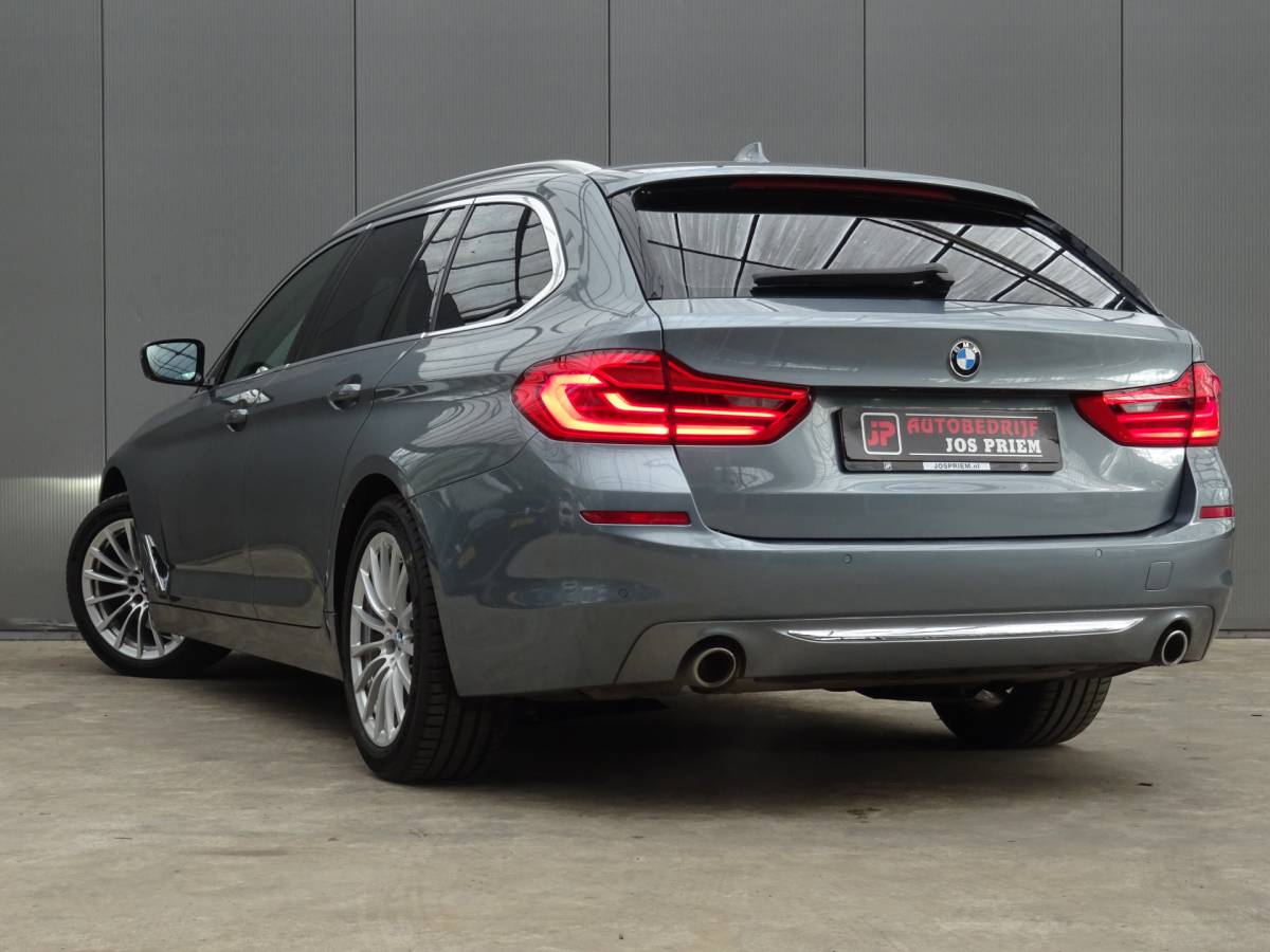 BMW 5 Serie BMW 5-serie Touring 530i High Executive * LED * GR NAVI * LEER !!