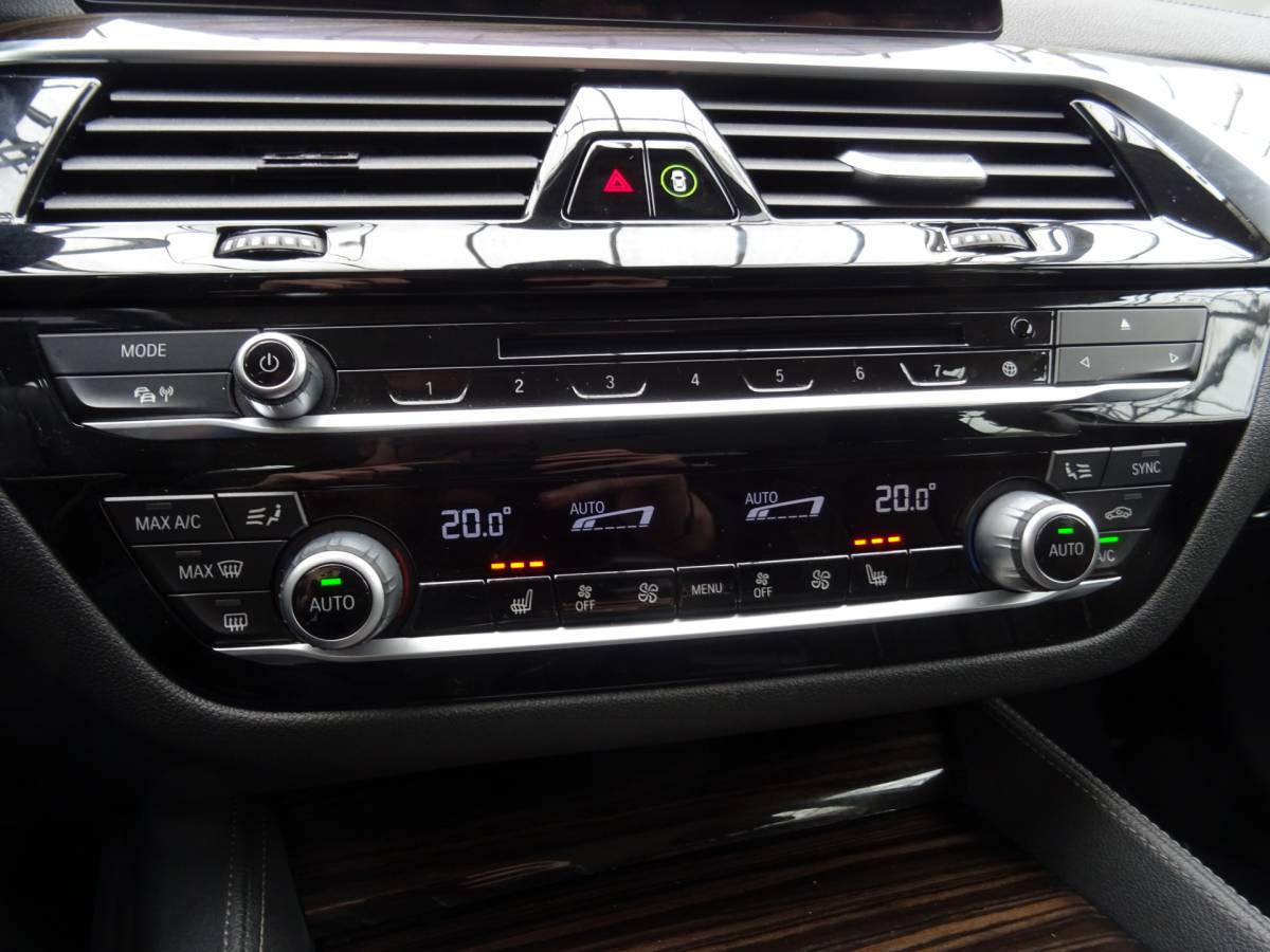 BMW 5 Serie BMW 5-serie Touring 530i High Executive * LED * GR NAVI * LEER !!