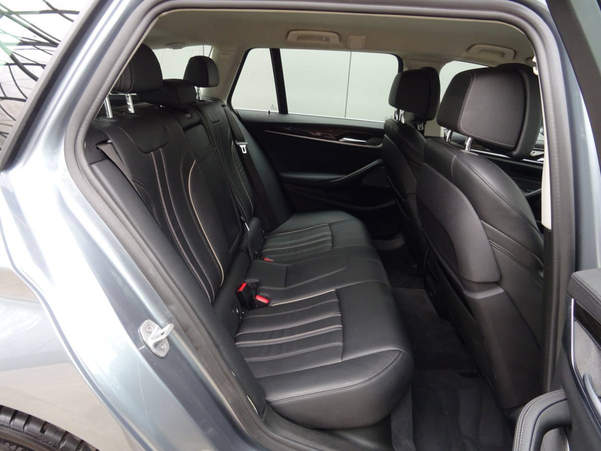BMW 5 Serie BMW 5-serie Touring 530i High Executive * LED * GR NAVI * LEER !!