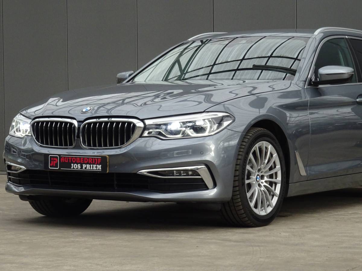 BMW 5 Serie BMW 5-serie Touring 530i High Executive * LED * GR NAVI * LEER !!