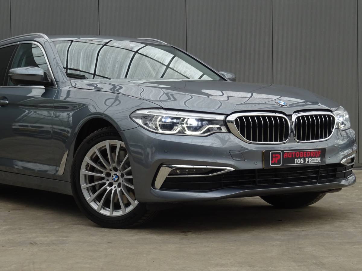 BMW 5 Serie BMW 5-serie Touring 530i High Executive * LED * GR NAVI * LEER !!