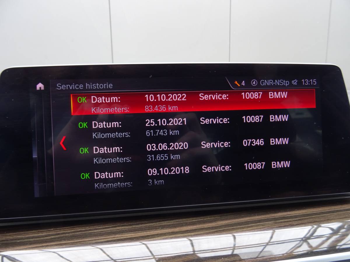 BMW 5 Serie BMW 5-serie Touring 530i High Executive * LED * GR NAVI * LEER !!