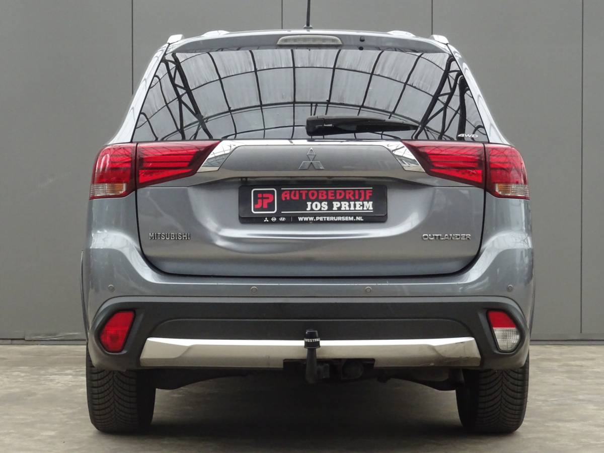 Mitsubishi Outlander Mitsubishi Outlander 2.2 DI-D Instyle 4WD * MEEST LUXE UITV. !!