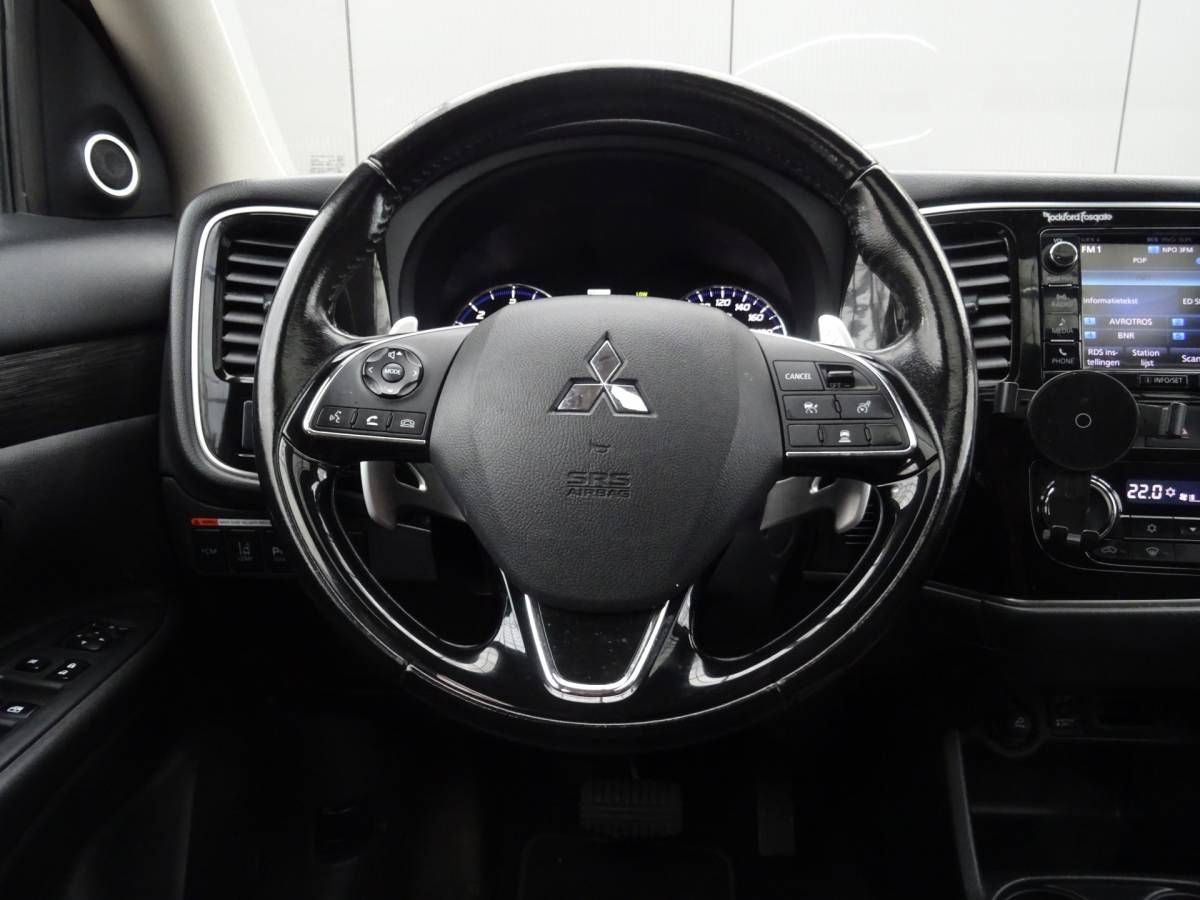 Mitsubishi Outlander Mitsubishi Outlander 2.2 DI-D Instyle 4WD * MEEST LUXE UITV. !!