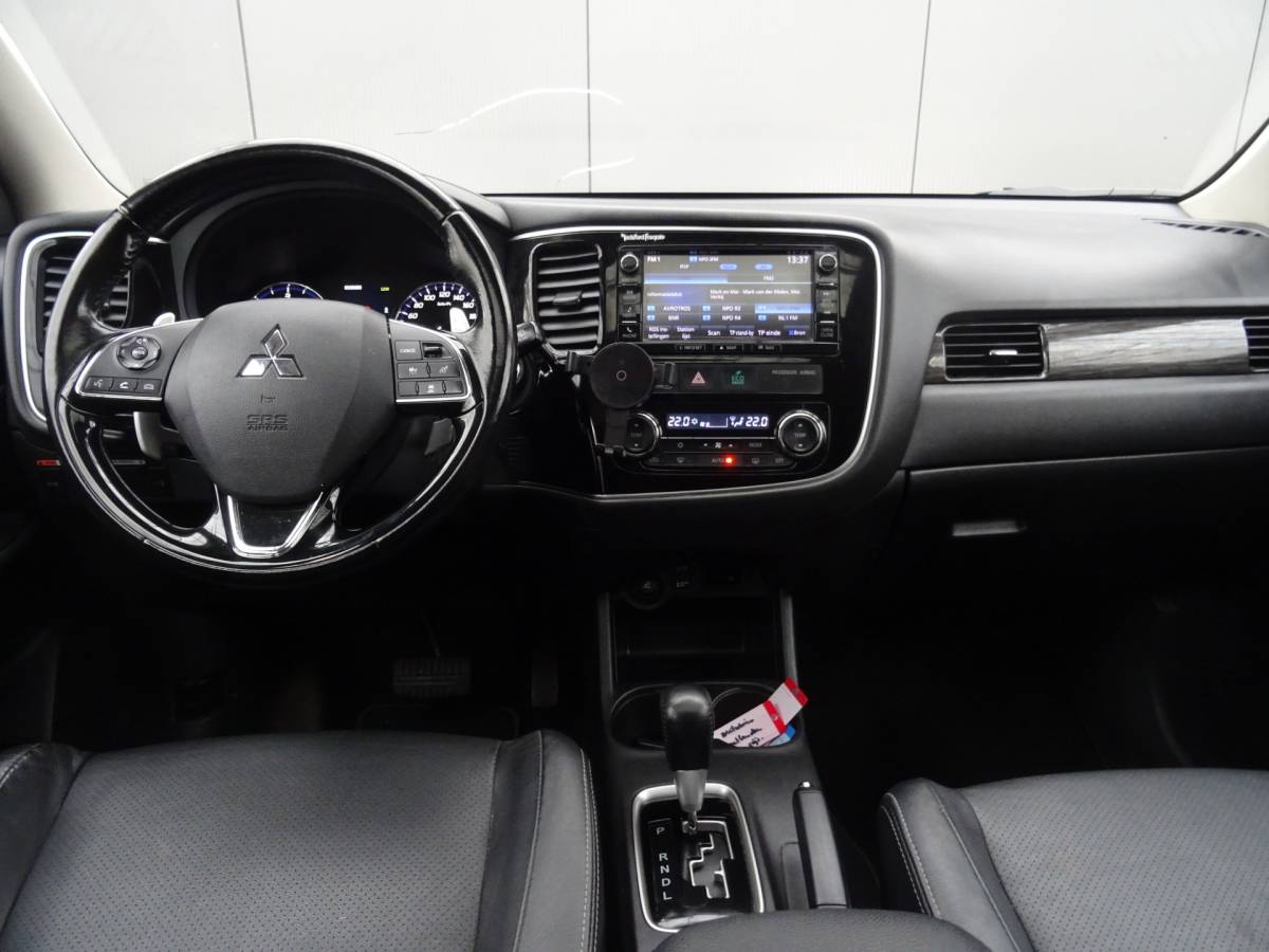 Mitsubishi Outlander Mitsubishi Outlander 2.2 DI-D Instyle 4WD * MEEST LUXE UITV. !!