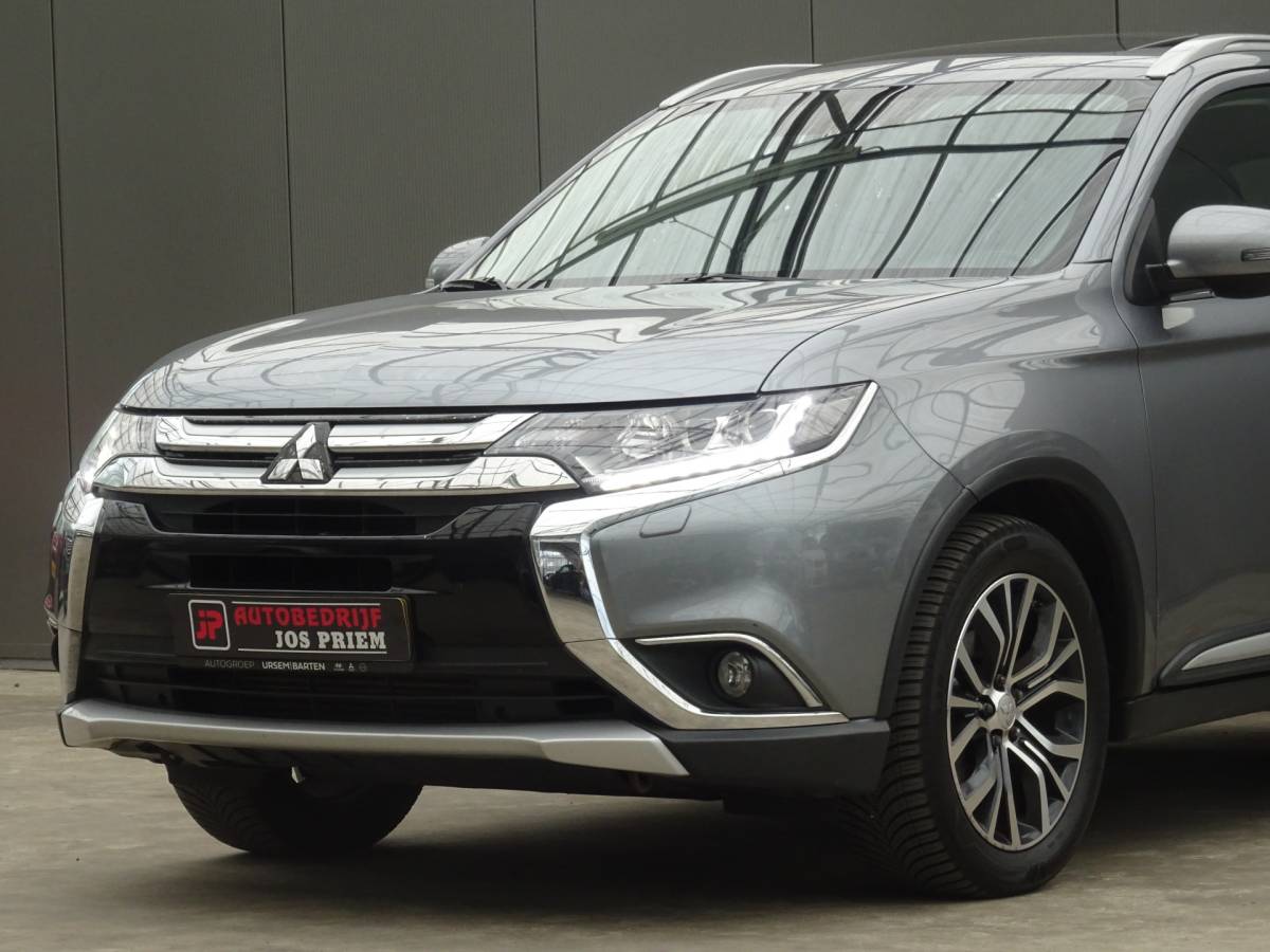 Mitsubishi Outlander Mitsubishi Outlander 2.2 DI-D Instyle 4WD * MEEST LUXE UITV. !!