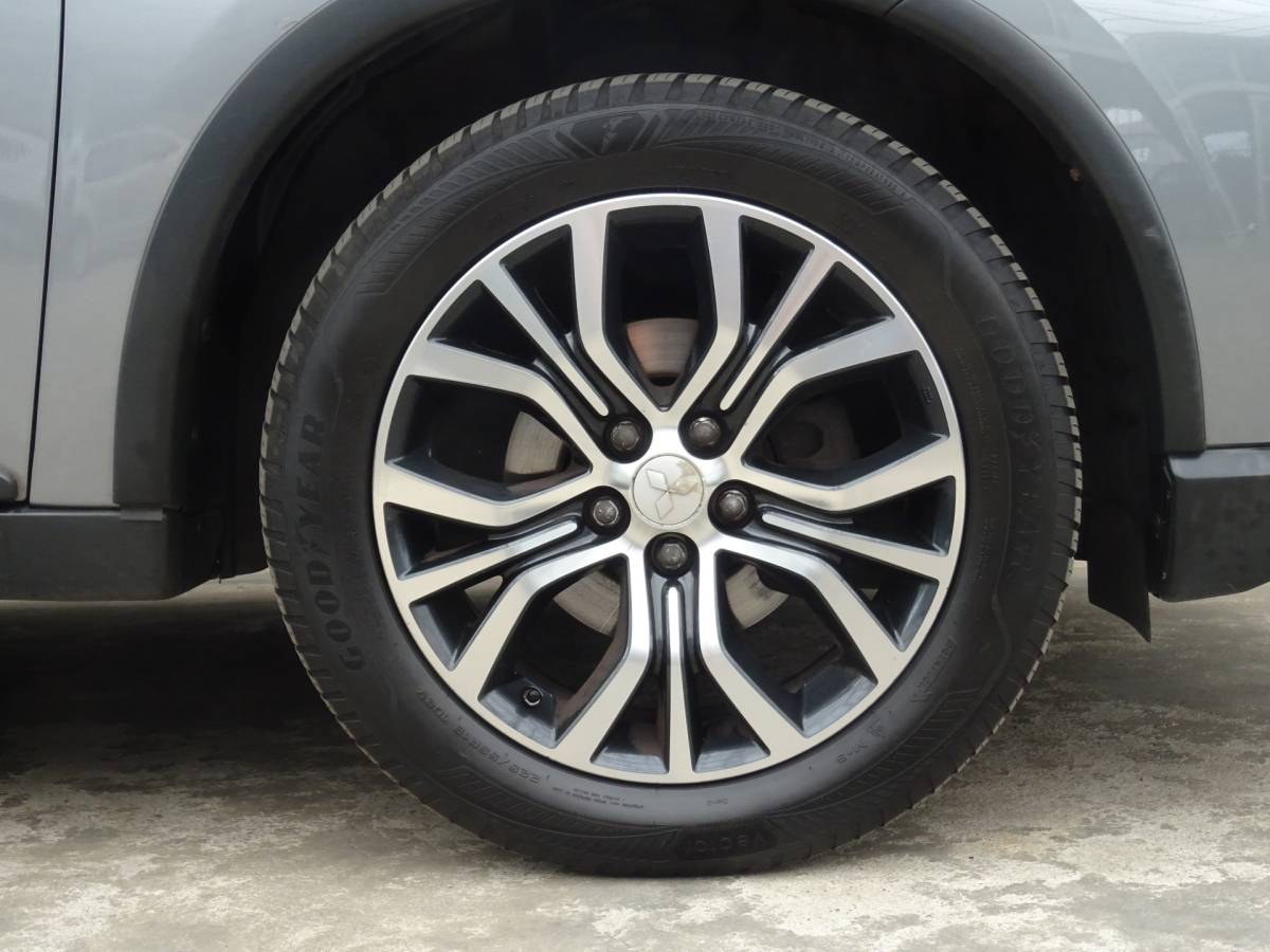 Mitsubishi Outlander Mitsubishi Outlander 2.2 DI-D Instyle 4WD * MEEST LUXE UITV. !!