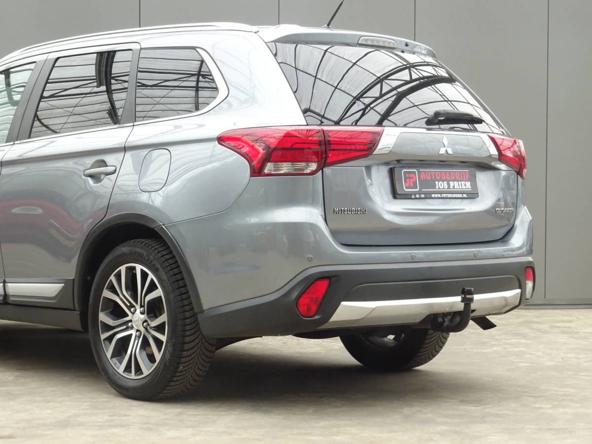 Mitsubishi Outlander Mitsubishi Outlander 2.2 DI-D Instyle 4WD * MEEST LUXE UITV. !!