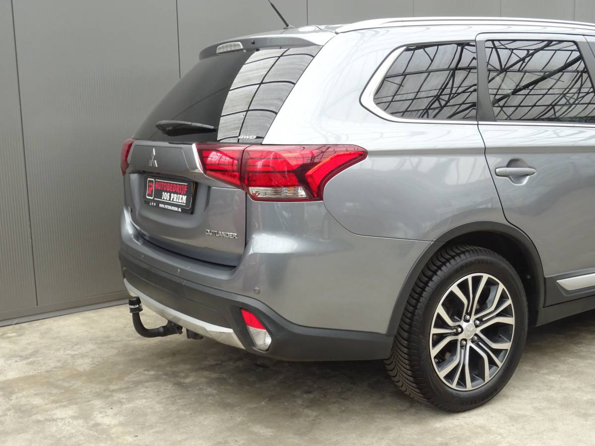 Mitsubishi Outlander Mitsubishi Outlander 2.2 DI-D Instyle 4WD * MEEST LUXE UITV. !!