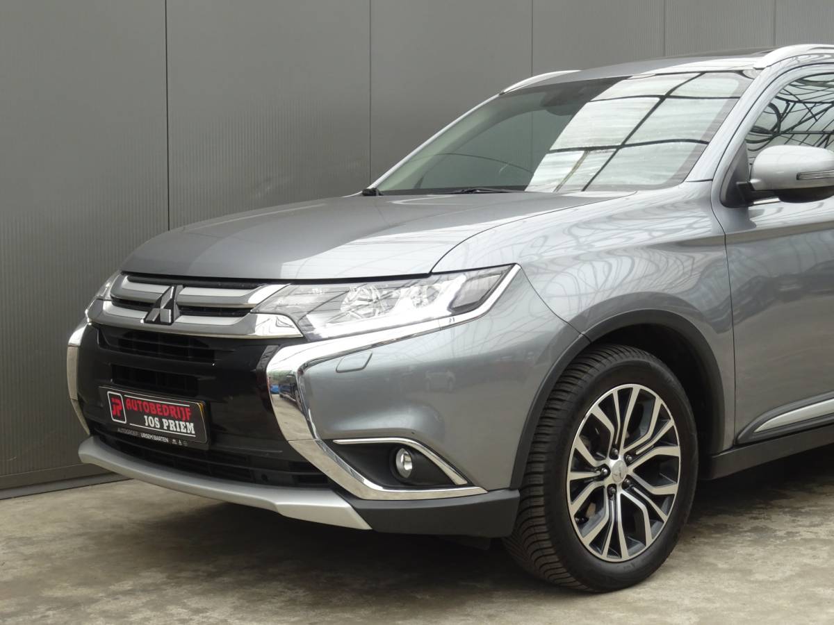 Mitsubishi Outlander Mitsubishi Outlander 2.2 DI-D Instyle 4WD * MEEST LUXE UITV. !!