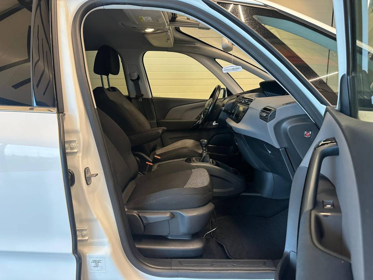 Citroën C4 Spacetourer Citroen C4 SpaceTourer 1.2 PureTech BUSINESS-uitv/CLIMA AIRCO/NAVIGATIE/APPLE CARPLAY/TREKHAAK/LM-VELGEN/ISOFIX/BLUETOOTH/BTW-AUTO