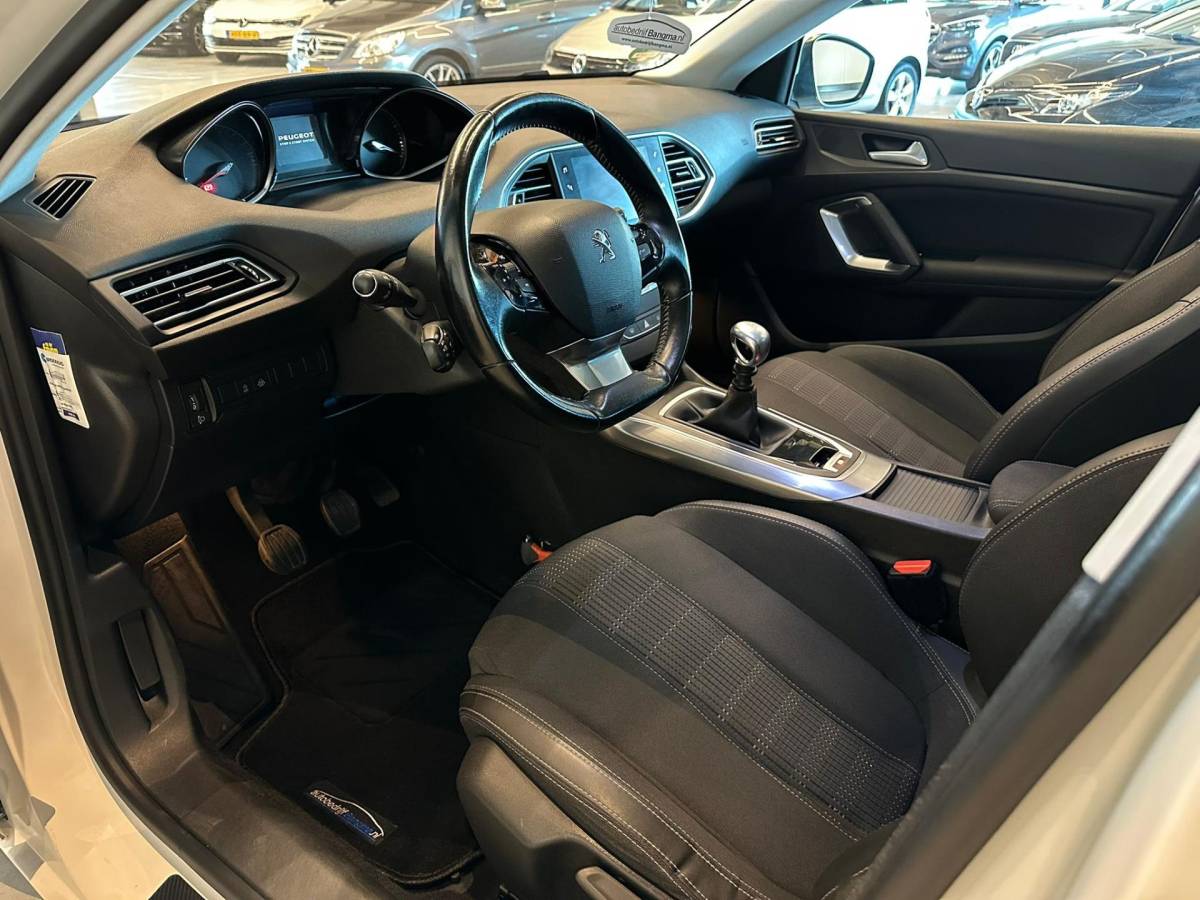 Peugeot 308 Peugeot 308 SW 1.2 PureTech BLUE LEASE PREMIUM|NAVIGATIE|CLIMA AIRCO|ISOFIX|CRUISECONTROL|APPLE CARPLAY+ANDROID|PANORAMADAK|LEER