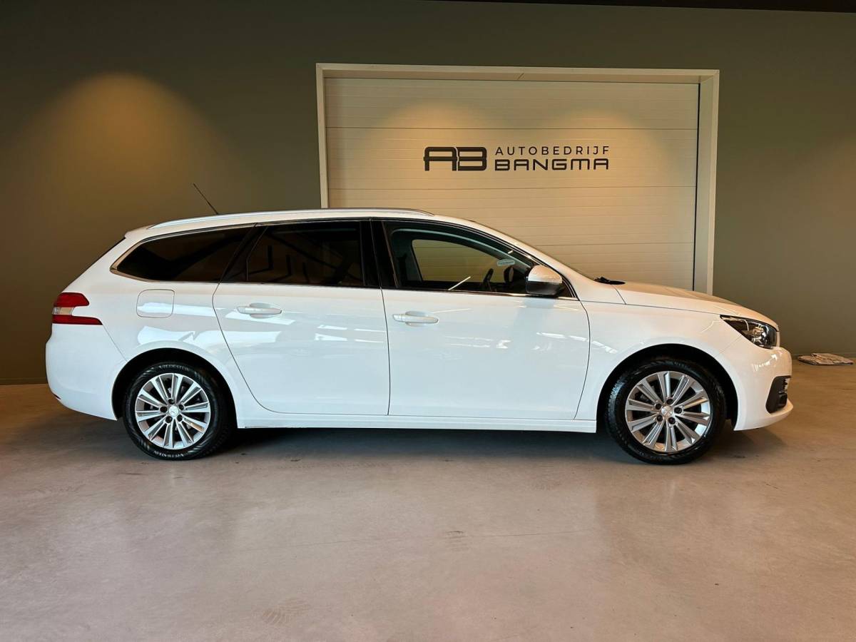 Peugeot 308 Peugeot 308 SW 1.2 PureTech BLUE LEASE PREMIUM|NAVIGATIE|CLIMA AIRCO|ISOFIX|CRUISECONTROL|APPLE CARPLAY+ANDROID|PANORAMADAK|LEER