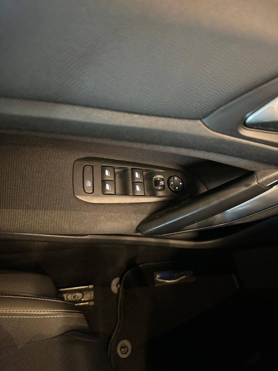 Peugeot 308 Peugeot 308 SW 1.2 PureTech BLUE LEASE PREMIUM|NAVIGATIE|CLIMA AIRCO|ISOFIX|CRUISECONTROL|APPLE CARPLAY+ANDROID|PANORAMADAK|LEER