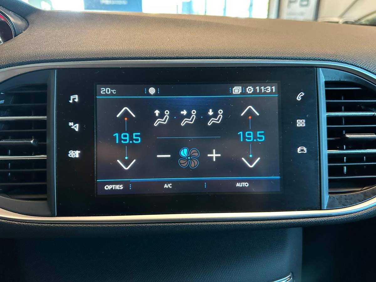 Peugeot 308 Peugeot 308 SW 1.2 PureTech BLUE LEASE PREMIUM|NAVIGATIE|CLIMA AIRCO|ISOFIX|CRUISECONTROL|APPLE CARPLAY+ANDROID|PANORAMADAK|LEER