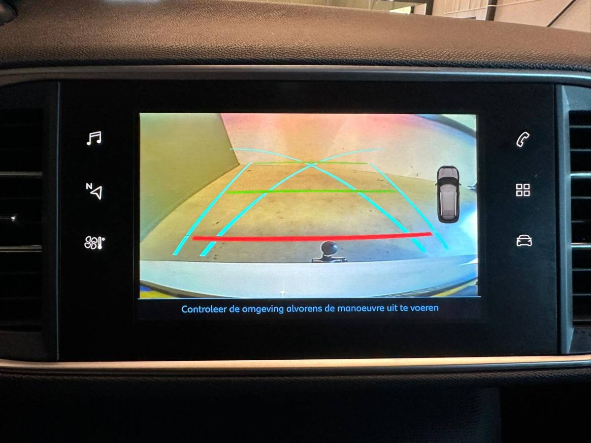 Peugeot 308 Peugeot 308 SW 1.2 PureTech BLUE LEASE PREMIUM|NAVIGATIE|CLIMA AIRCO|ISOFIX|CRUISECONTROL|APPLE CARPLAY+ANDROID|PANORAMADAK|LEER