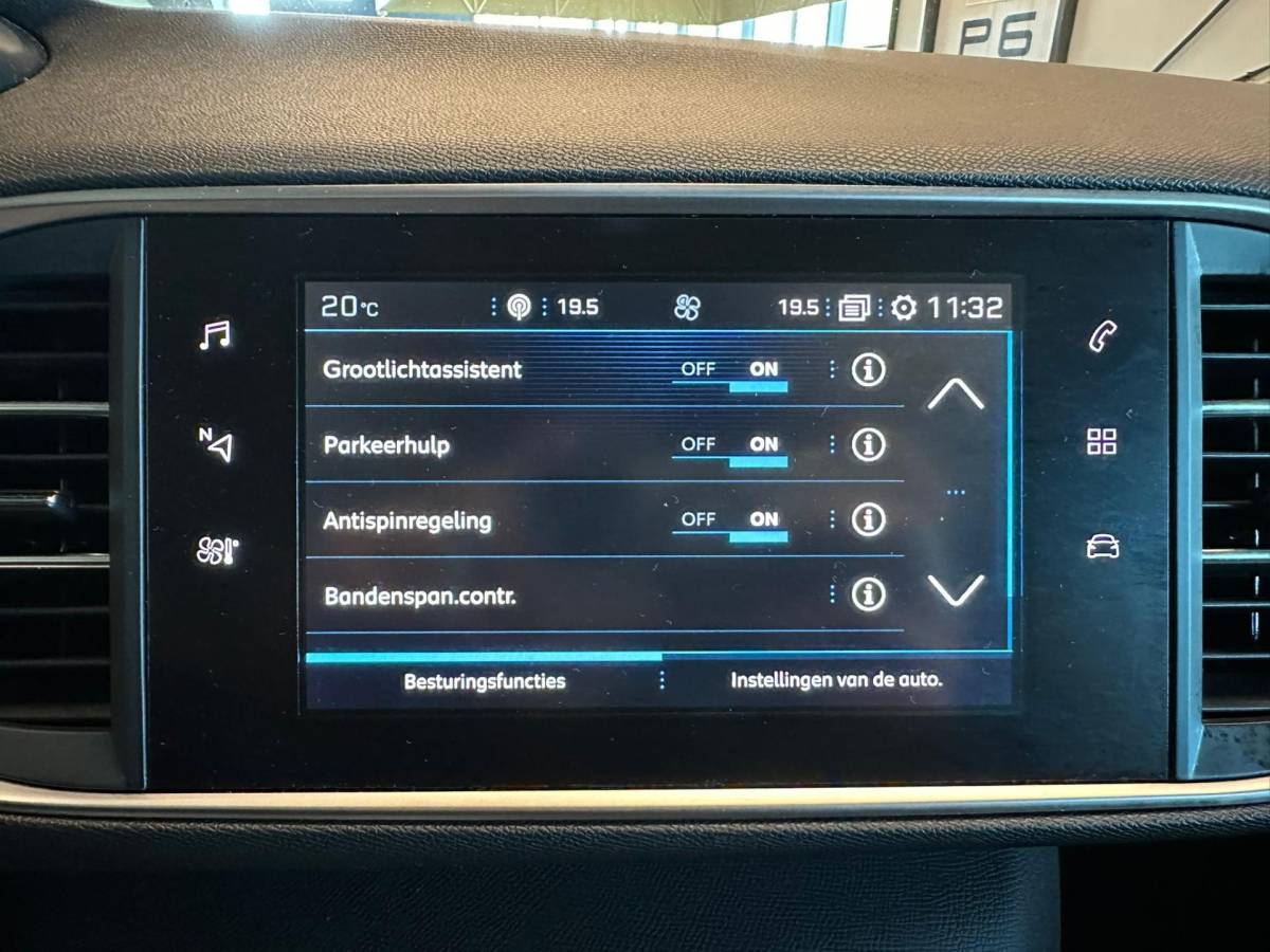 Peugeot 308 Peugeot 308 SW 1.2 PureTech BLUE LEASE PREMIUM|NAVIGATIE|CLIMA AIRCO|ISOFIX|CRUISECONTROL|APPLE CARPLAY+ANDROID|PANORAMADAK|LEER